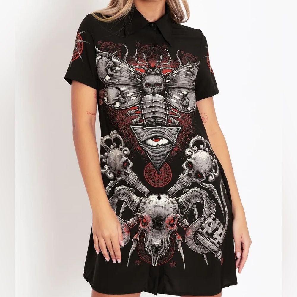 Blackmilk “THE OMEN SHORT SLEEVE BUTTON UP DRESS” Size Medium M NWT Skulls Moth